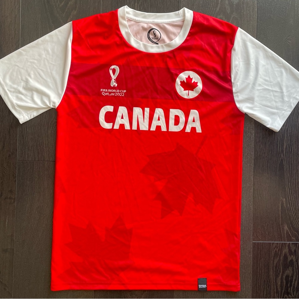 Team Canada soccer fan jersey FIFA 2022 Sz. Youth 14-16 large.